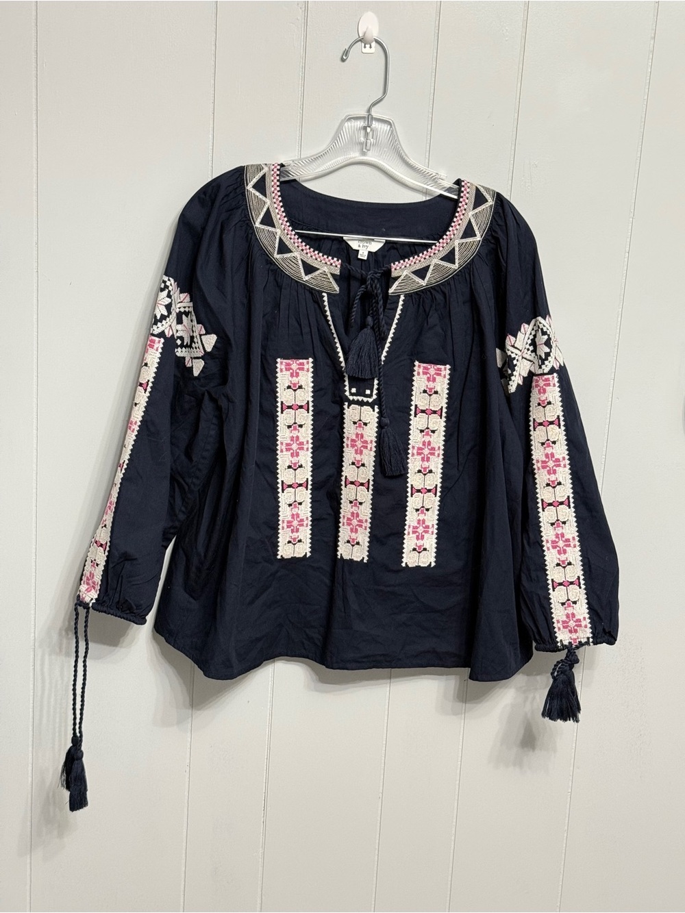 #17) NWOT crown & ivy Navy Cotton Peasant Top with Pink & Cream Embroidery